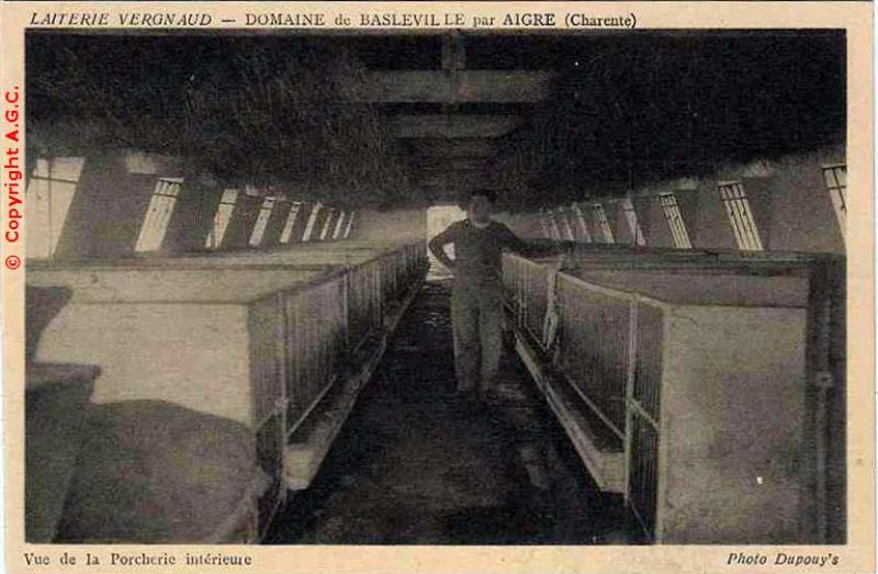Laiterie de Basleville  - Interieur batiment.jpg